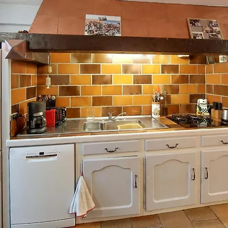 7 Bedroom Awesome In Σπίτι διακοπών Charlieu