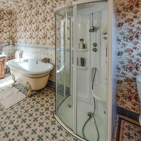 7 Bedroom Awesome In *