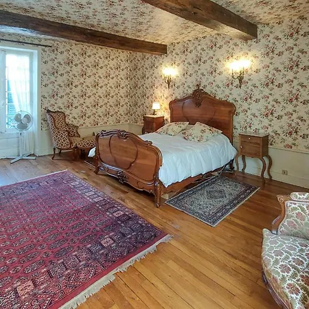 7 Bedroom Awesome In Σπίτι διακοπών Charlieu