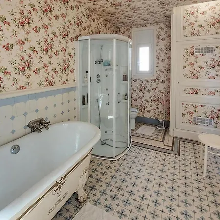 7 Bedroom Awesome In *